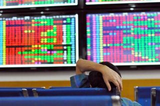 Hôm nay, ngày 08/11, VN-Index tiếp tục đối mặt với áp lực giảm sâu