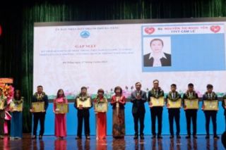 Đà Nẵng trao giải thưởng “Tỏa sáng Blouse trắng” cho 39 y, bác sĩ, nhân viên y tế