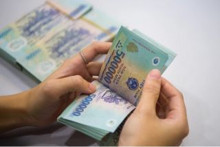 Hoãn tăng lương tối thiểu vùng đến cuối năm