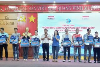 Agribank đồng hành cùng chương trình “Cùng ngư dân thắp sáng đèn trên biển”