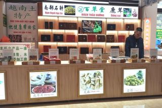 Lạng Sơn vào cuộc kiểm tra cơ sở bán hàng có dấu hiệu vi phạm tại bến xe Xuân Cương