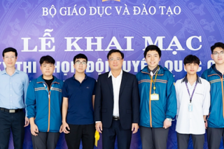 Sáu học sinh Trường THPT chuyên Lê Hồng Phong Nam Định dự kỳ thi Olympic khu vực và quốc tế