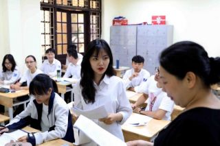 Hà Nội yêu cầu thu điện thoại học sinh ngay đầu buổi học từ năm học mới