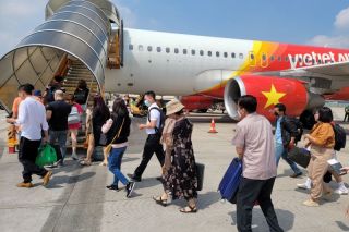 Giá vé máy bay nội địa dịp lễ 30/4 - 1/5 cao ngất ngưởng, nhiều hãng tăng thời gian hoạt động