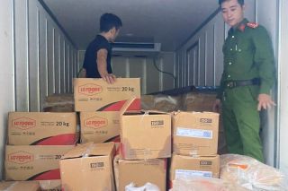 Bắt giữ gần 3 tấn nội tạng động vật nhập lậu