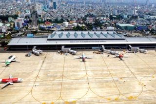 Cấm bay một năm đối với hành khách tung tin có lựu đạn trong hành lý