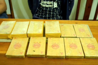 Bắt đối tượng vận chuyển trái phép 15 bánh heroin