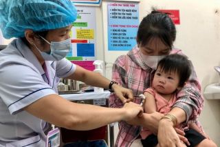 Chiến dịch tiêm vaccine sởi: Khoảng 9.770 trẻ được tiêm ngừa trong ngày thứ 2 nghỉ lễ
