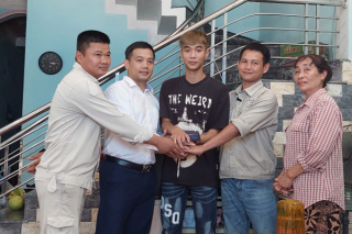 Không màng hiểm nguy, cán bộ MobiFone lao vào cứu người khi làm nhiệm vụ trong mưa bão