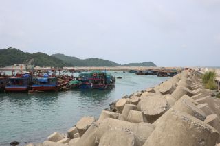Quảng Ninh tạm dừng cấp phép tàu để ứng phó áp thấp nhiệt đới từ 13h ngày 18/8