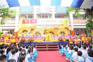 Trường học chỉ phát giấy khen cho học sinh ủng hộ bão lũ từ 100.000 đồng