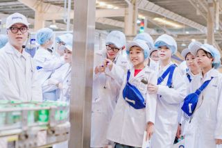 Vinamilk lan tỏa ý thức bảo vệ môi trường đến học sinh qua siêu nhà máy sữa và trang trại Green Farm