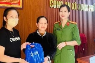 Bất ngờ nhận được 300 triệu đồng, tìm người trả lại