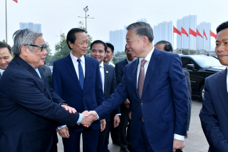 Tập trung xây dựng đội ngũ nhà giáo, cán bộ quản lý giáo dục có đức, có tài, là những người có đam mê, nhiệt huyết, kỹ năng, kiến thức