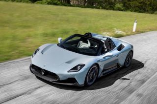 Maserati triệu hồi 27.354 xe do lỗi liên quan đến lỗi hệ thống camera lùi