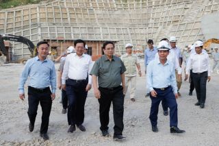 Thủ tướng thăm công trường, dự khánh thành một số công trình trọng điểm tại Bình Định