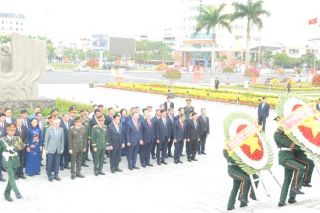 Tổng Bí thư Tô Lâm dâng hương tưởng niệm các Anh hùng liệt sĩ tại Đà Nẵng