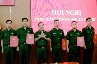 Bộ đội Biên phòng Long An trao quyết định nhân sự cán bộ