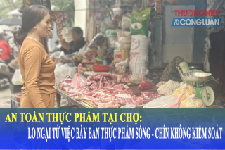 An toàn thực phẩm tại chợ: Lo ngại từ việc bày bán thực phẩm sống - chín không kiểm soát