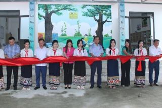 Tập đoàn Xăng dầu Việt Nam tài trợ thư viện tại Trường THCS Vạn Xuân