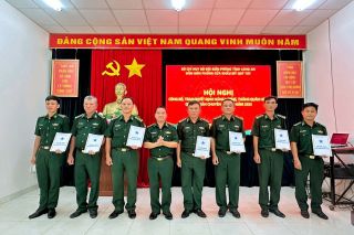 Bộ đội Biên phòng Long An trao quyết định nâng lương, thăng quân hàm cho Quân nhân chuyên nghiệp năm 2025