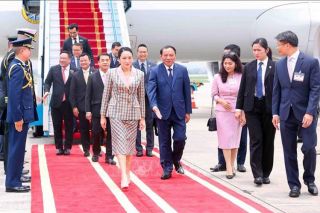 Thủ tướng Vương quốc Thái Lan bắt đầu thăm chính thức Việt Nam
