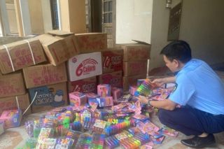 Hải Dương: Triệt phá kho hàng kẹo, nước xịt miệng không rõ nguồn gốc xuất xứ