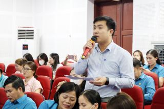Chủ tịch UBND tỉnh Bắc Giang đối thoại với công nhân