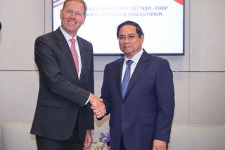 Thủ tướng thúc đẩy hợp tác với hai tập đoàn hàng không - vũ trụ hàng đầu thế giới của Pháp