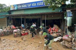Chủ động vệ sinh môi trường, kiểm soát dịch bệnh sau lũ tại Nghệ An