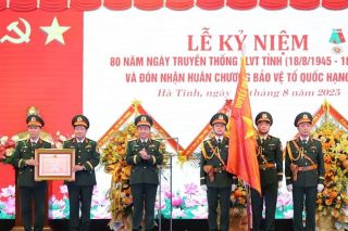 Hà Tĩnh trang trọng tổ chức kỷ niệm 80 năm Ngày truyền thống lực lượng vũ trang
