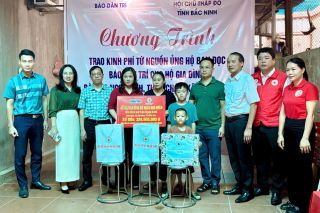 Hội Chữ thập đỏ tỉnh Bắc Ninh trao hỗ trợ cho các gia đình có hoàn cảnh khó khăn