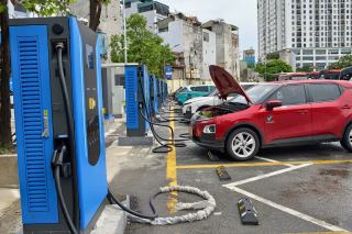 Hà Nội: 3 bến xe đưa vào vận hành trạm sạc dành cho xe ô tô điện