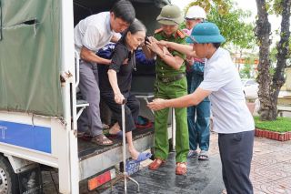 Hà Tĩnh sơ tán hàng nghìn hộ dân đến nơi an toàn trước khi bão số 5 đổ bộ