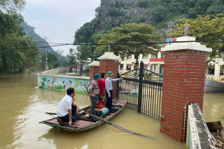 Ninh Bình: Chủ động khắc phục ngập lụt, đảm bảo an toàn cho học sinh trước thềm năm học mới