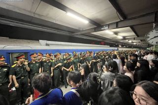 Xúc động giây phút chia tay các chiến sĩ trở về đơn vị sau nhiệm vụ A80