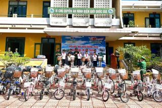 Quảng Trị: Trao 45 xe đạp và nhiều phần quà cho học sinh khó khăn