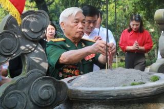 Dâng hương, dâng hoa, báo công Kỷ niệm 84 năm ngày thành lập Chiến khu Ngọc Trạo