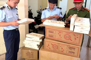 Đội QLTT số 5 Hà Nội tăng cường kiểm tra, đảm bảo an toàn thực phẩm dịp Tết Trung thu 2025