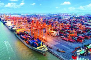 Xuất nhập khẩu vượt mốc 637 tỷ USD, xuất siêu 13,31 tỷ USD