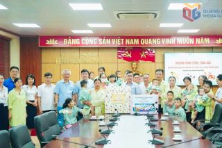 Ủy ban Mặt trận Tổ quốc tỉnh Quảng Ninh thăm, tặng quà Trung thu tại Bệnh viện Bãi Cháy