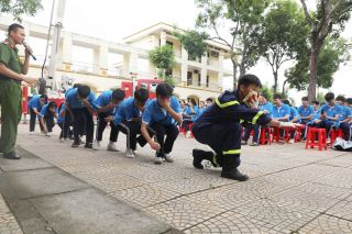 Bắc Ninh: Hơn 1.000 học sinh trải nghiệm kỹ năng phòng cháy, chữa cháy, thoát nạn và cứu hộ, cứu nạn 