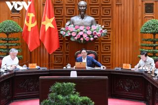 Thủ tướng: Đảm bảo khám chữa bệnh cho nhân dân, đảm bảo học sinh được đến trường