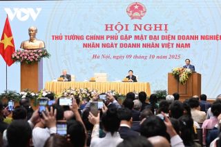Thủ tướng kêu gọi “doanh nhân phải dậy sóng vươn lên cùng đất nước, dân tộc”