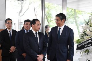 Phó Thủ tướng Bùi Thanh Sơn viếng nguyên Thủ tướng Nhật Bản Murayama Tomoiichi