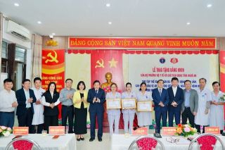 Bộ Y tế và UBND tỉnh Nghệ An khen thưởng tập thể, cá nhân dũng cảm cứu người tại Bệnh viện Sản Nhi Nghệ An