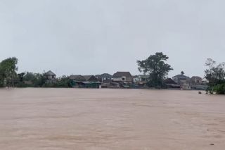 Hà Tĩnh: Mưa lũ khiến gần 4.700 hộ dân bị ngập, giao thông chia cắt, nhiều địa phương bị cô lập