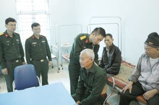 Bắc Ninh: Khám sức khỏe, cấp thuốc miễn phí và tặng quà các đối tượng chính sách, người có công