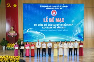 TP. HCM: Khen thưởng 76 nhà giáo có thành tích xuất sắc