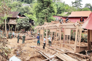 Phát động "Chiến dịch Quang Trung" thần tốc xây dựng lại, sửa chữa nhà bị thiệt hại do thiên tai miền Trung